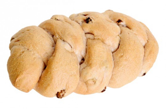 Hefezopf mit Rosinen frisch gebacken