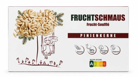 Frucht-Soufflee mit Pinienkernen