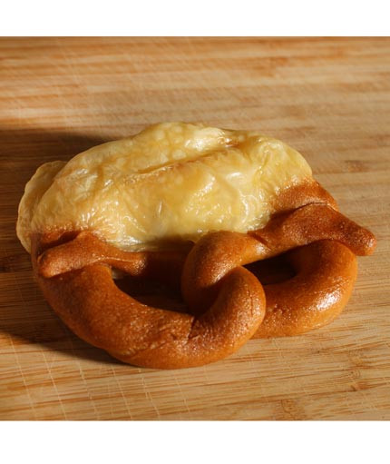 Käselaugenbrezeln 2 Stück, frisch gebacken